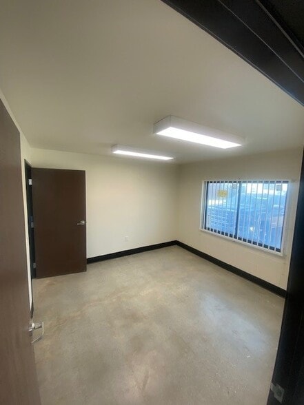 8030 Freestone Ave, Santa Fe Springs, CA for lease - Building Photo - Image 3 of 10
