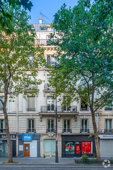Retail in Paris for lease - Building Photo - Image 2 of 2
