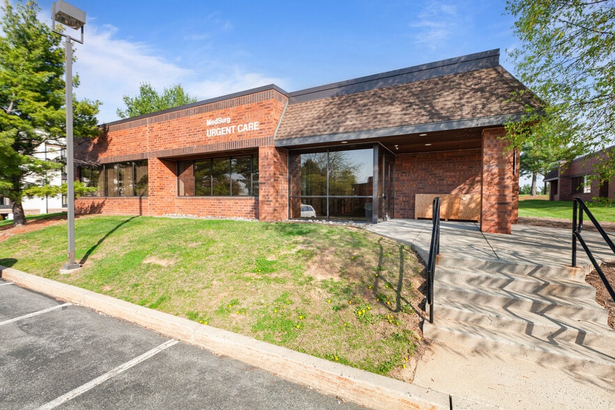 1025 Berkshire Blvd, Wyomissing, PA for lease - Building Photo - Image 3 of 32