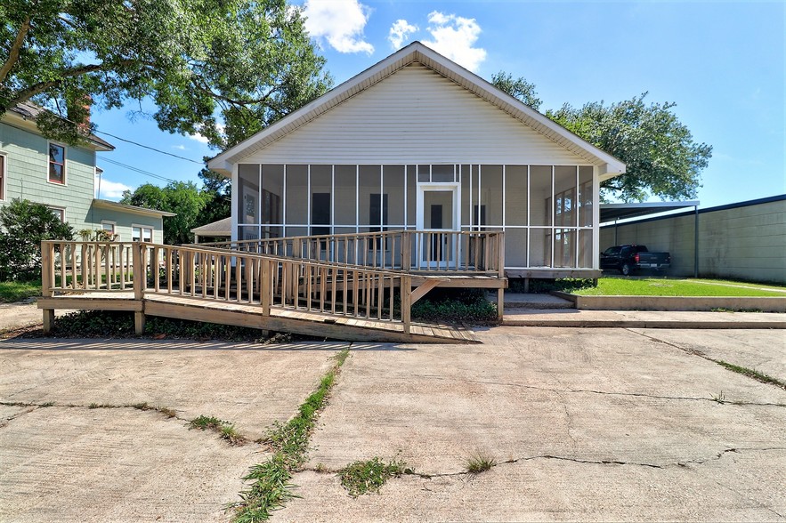 512 Clarence St, Lake Charles, LA for sale - Primary Photo - Image 1 of 1