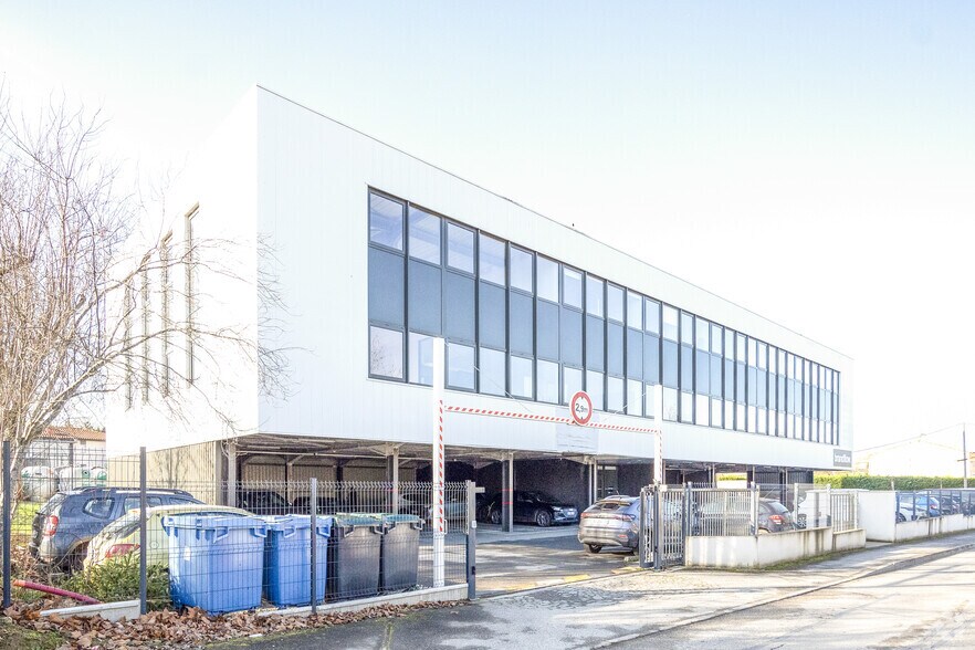 11 Chemin De L'Armee, L'Union for lease - Building Photo - Image 2 of 16