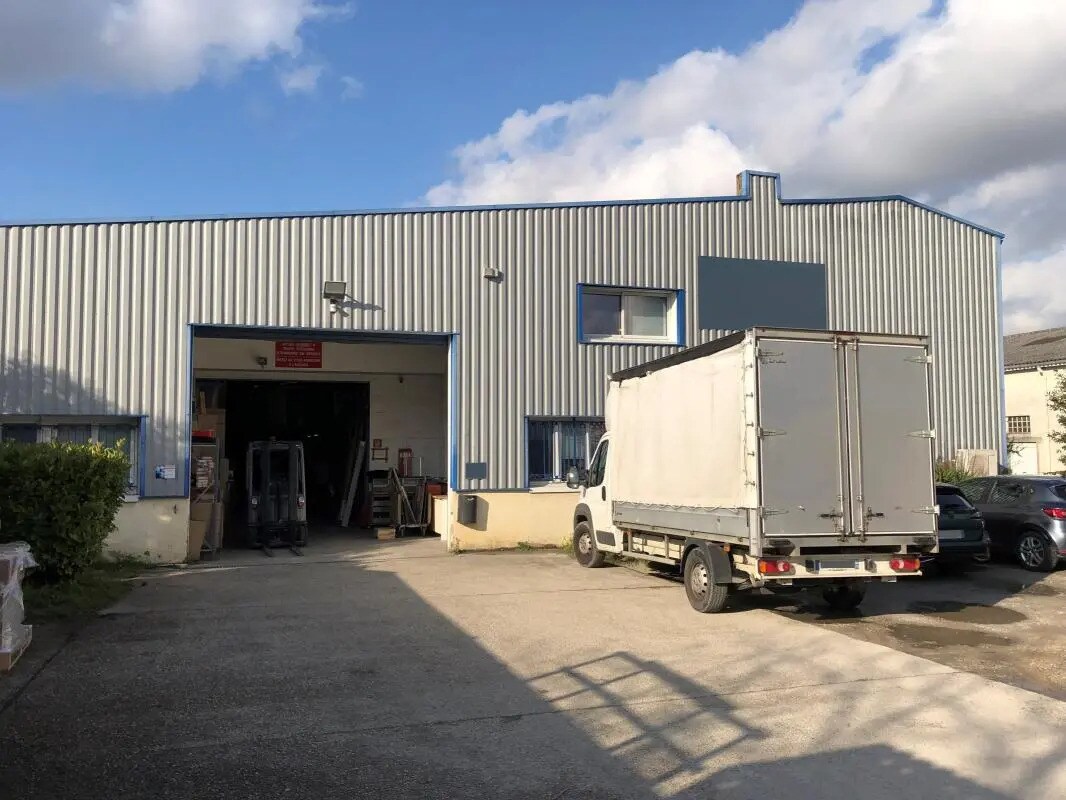 Office in Artigues-près-Bordeaux for lease Building Photo- Image 1 of 5