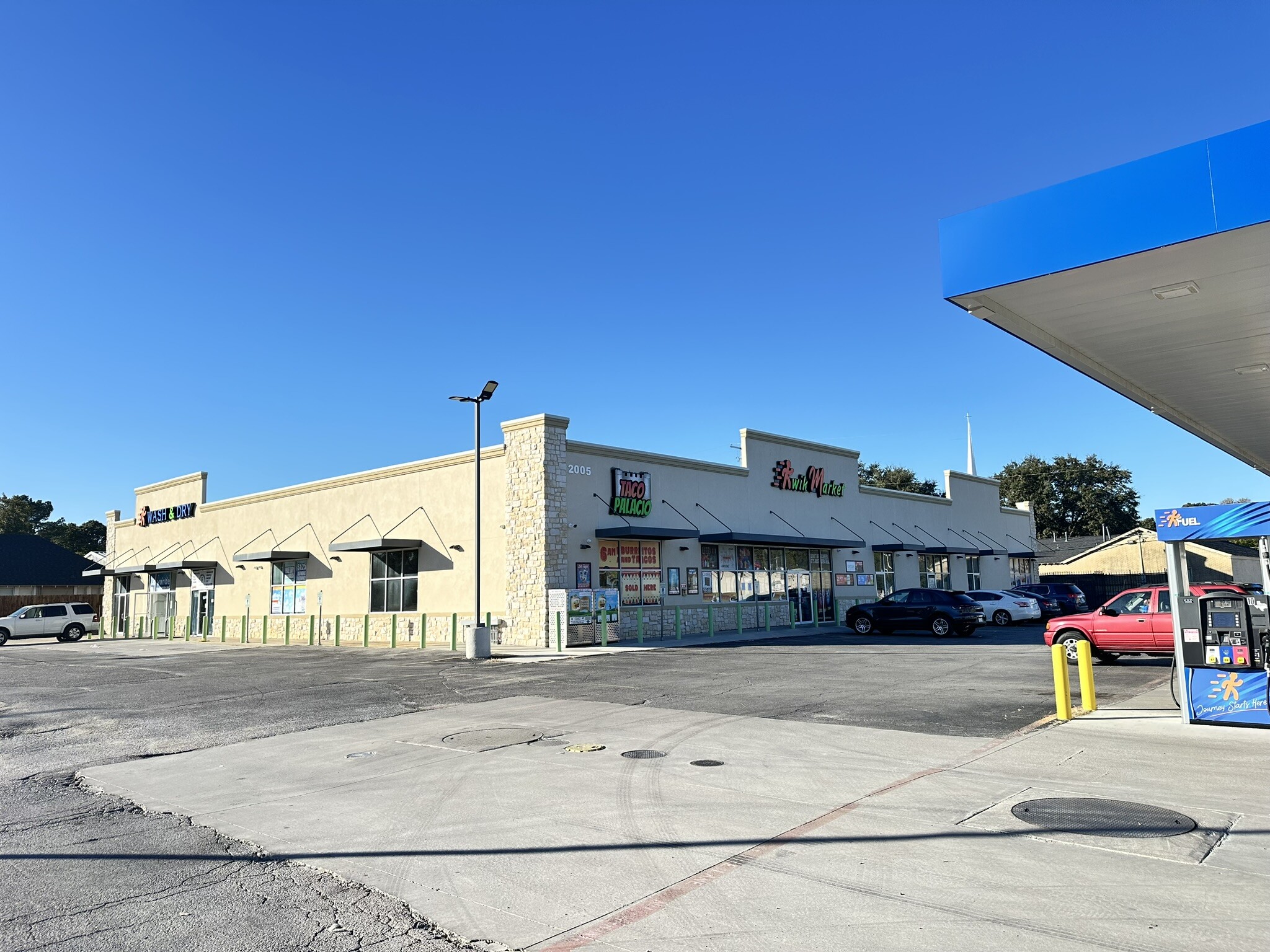 2005 N Riverside Dr, Fort Worth, TX for lease Building Photo- Image 1 of 1