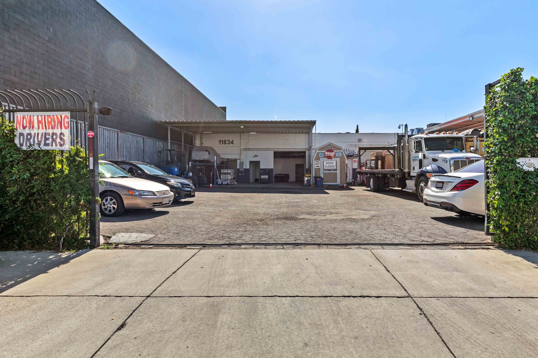 11834-11836 Vose St, North Hollywood, CA for lease Building Photo- Image 1 of 35
