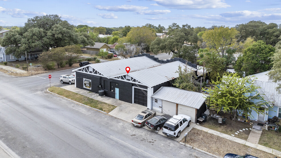 321 E Fannin St, Luling, TX for lease - Building Photo - Image 3 of 27