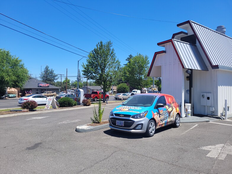 1605 W Main St, Medford, OR for sale - Building Photo - Image 2 of 12