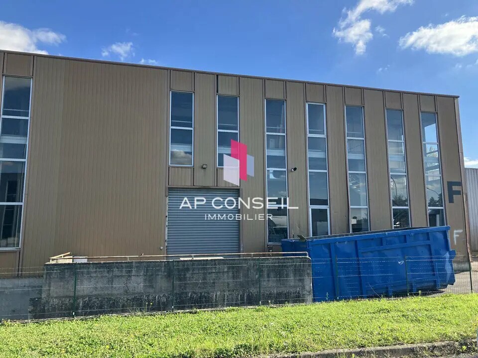 Flex in Les Loges-en-Josas for lease Building Photo- Image 1 of 11