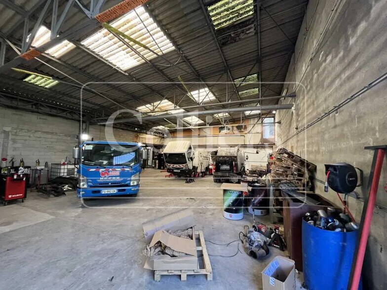 Office in Rousset for lease - Interior Photo - Image 3 of 14