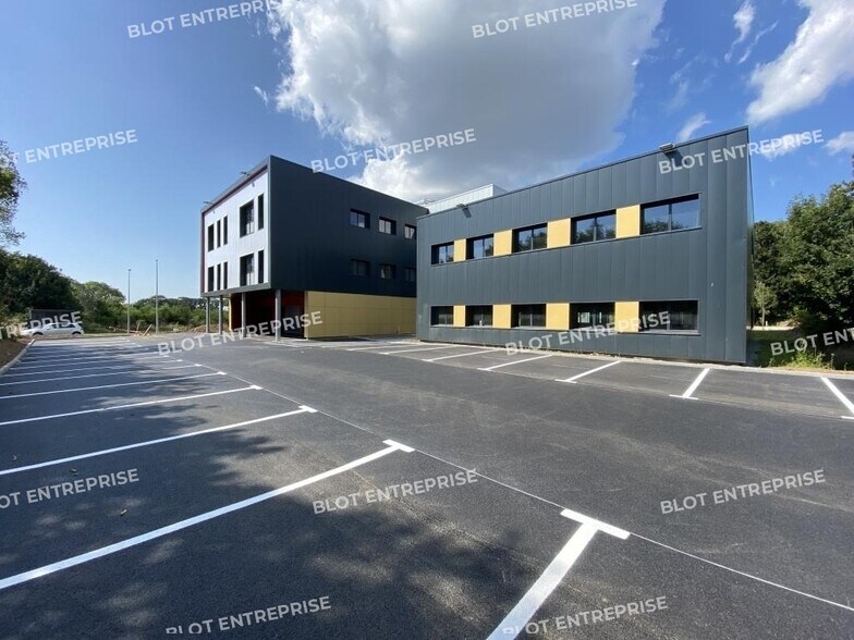Office in Brest for lease - Building Photo - Image 2 of 13