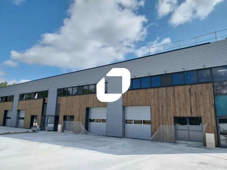 Industrial in Treillières for sale - Building Photo - Image 2 of 6