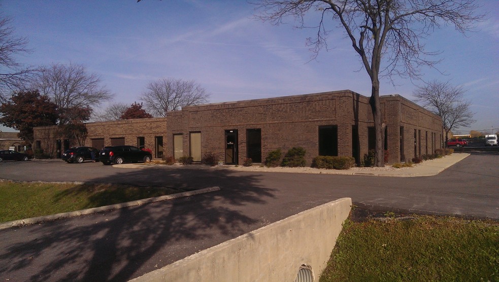 4201 Grove Ave, Gurnee, IL for lease - Building Photo - Image 2 of 3