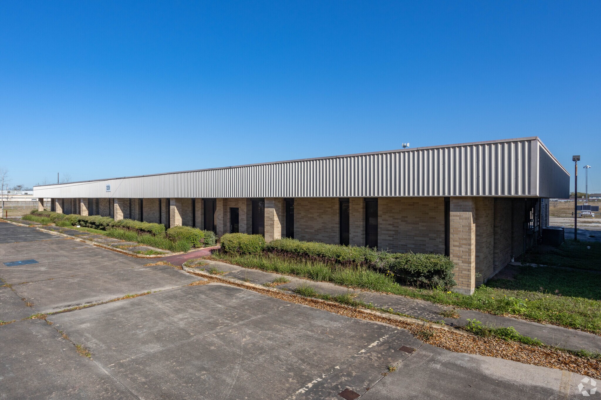 Building Complex on Genoa Red Bluff Pasadena, TX for Sale