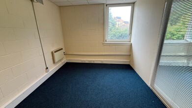 9-21 Marine Cres, Glasgow for lease Interior Photo- Image 1 of 4