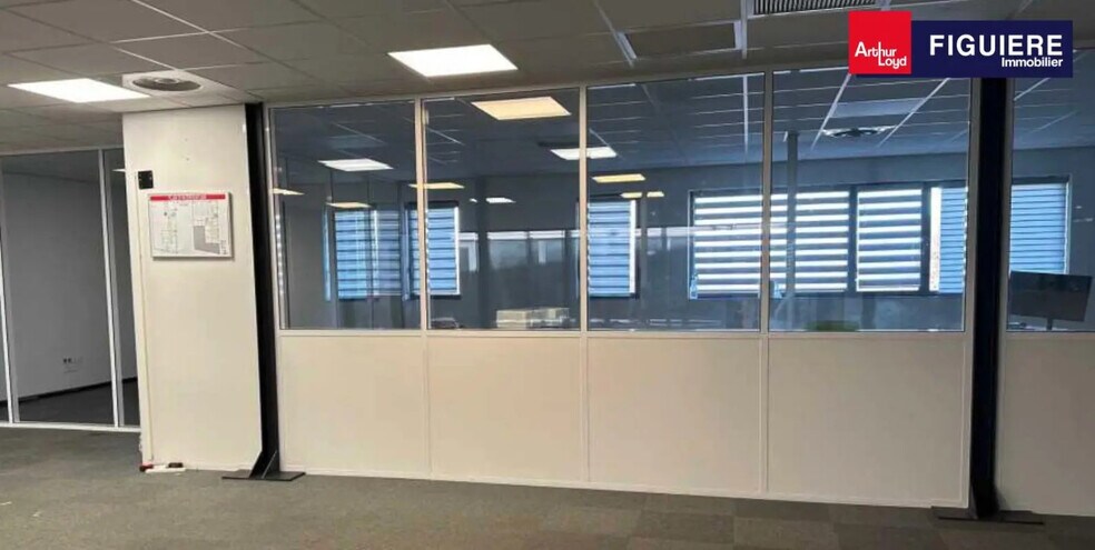 Office in Bouc-Bel-Air for lease - Interior Photo - Image 3 of 5