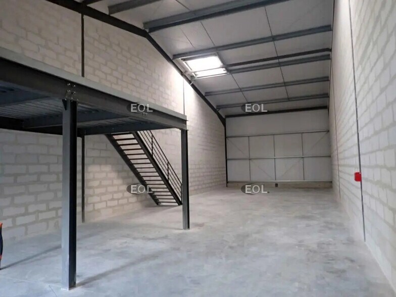 Flex in Novillers for lease - Building Photo - Image 3 of 10