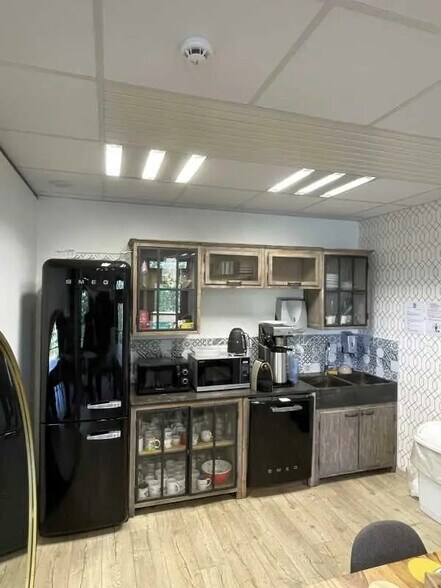 6 Rue Anne De Bretagne, Vertou for lease - Interior Photo - Image 2 of 6