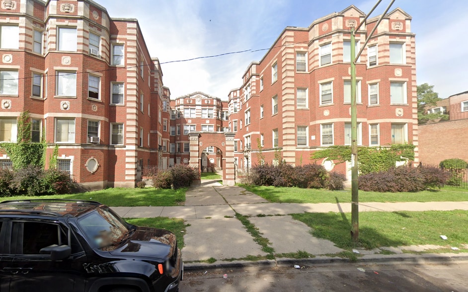 8054 S Ingleside Ave, Chicago, IL for sale - Building Photo - Image 2 of 21