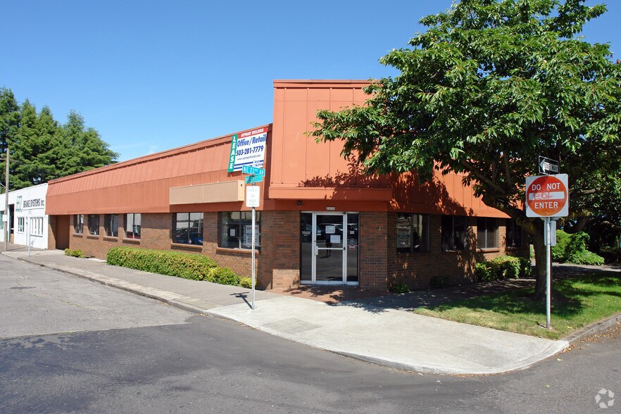 2229-2235 NE Sandy Blvd, Portland, OR for lease - Primary Photo - Image 1 of 7