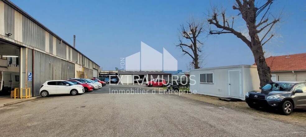 Flex in Villefranche-sur-Saône for sale - Building Photo - Image 3 of 11