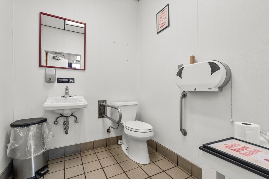 841-869 Jones Hill Rd, West Haven, CT for lease - Building Photo - Image 1 of 1