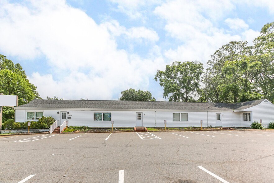 1210 Snowden St, Fredericksburg, VA for lease - Building Photo - Image 2 of 9