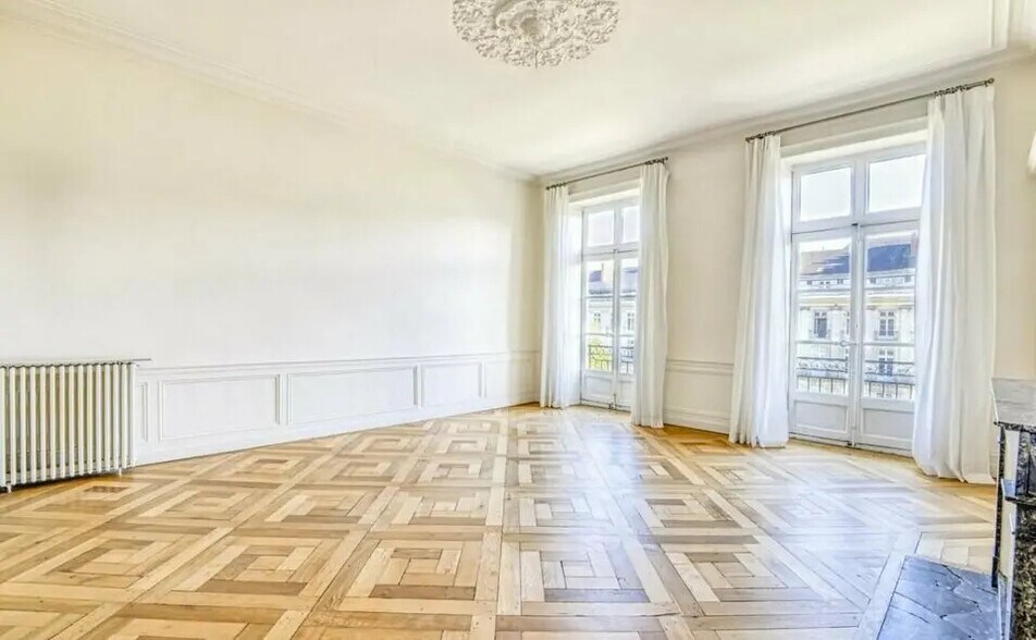 Office in Paris for lease - Interior Photo - Image 3 of 7