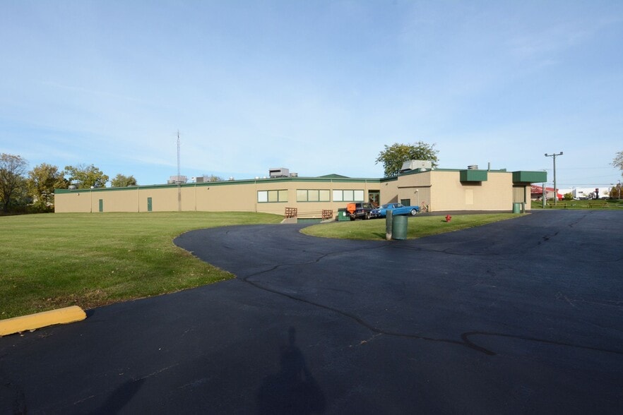 1745 DeKalb Ave, Sycamore, IL for sale - Primary Photo - Image 1 of 1