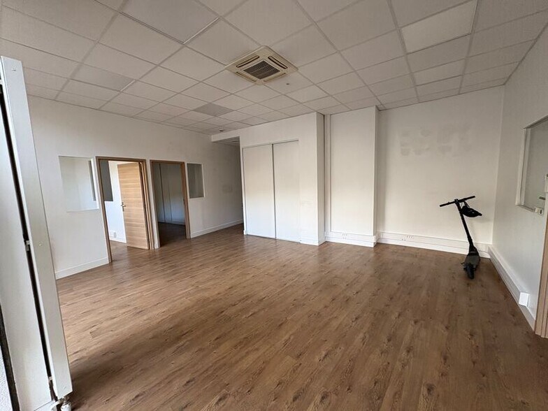 Retail in Lyon for lease - Interior Photo - Image 3 of 10