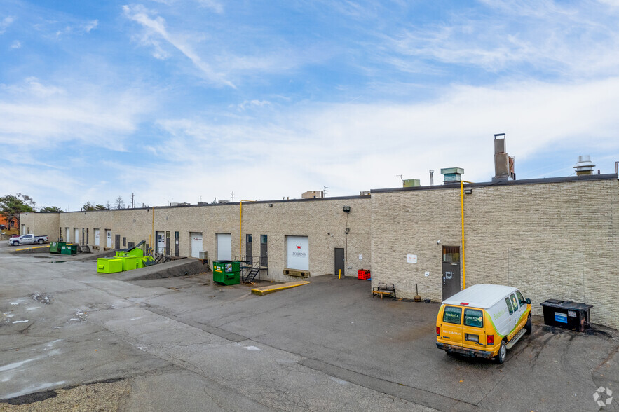 505 Queensway E, Mississauga, ON for lease - Building Photo - Image 3 of 5