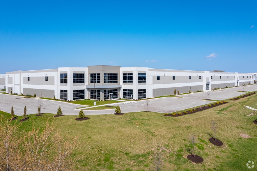 W210N12805 Gateway Xing, Germantown, WI for sale - Building Photo - Image 1 of 1