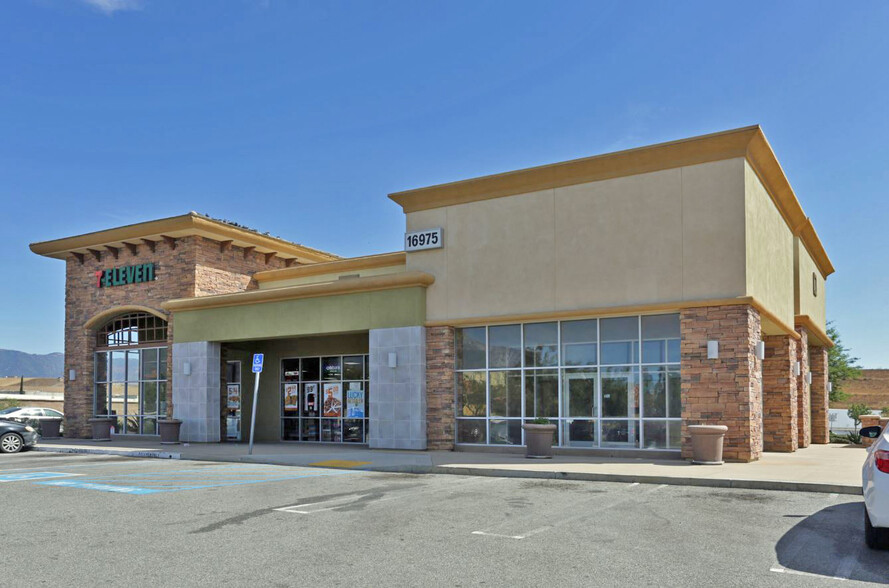 16975 Sierra Lakes Pky, Fontana, CA for lease - Building Photo - Image 3 of 4