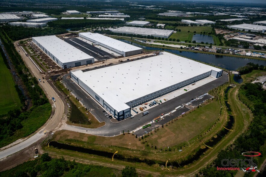 9876 Air Commerce Pky, Orlando, FL for lease - Building Photo - Image 3 of 8