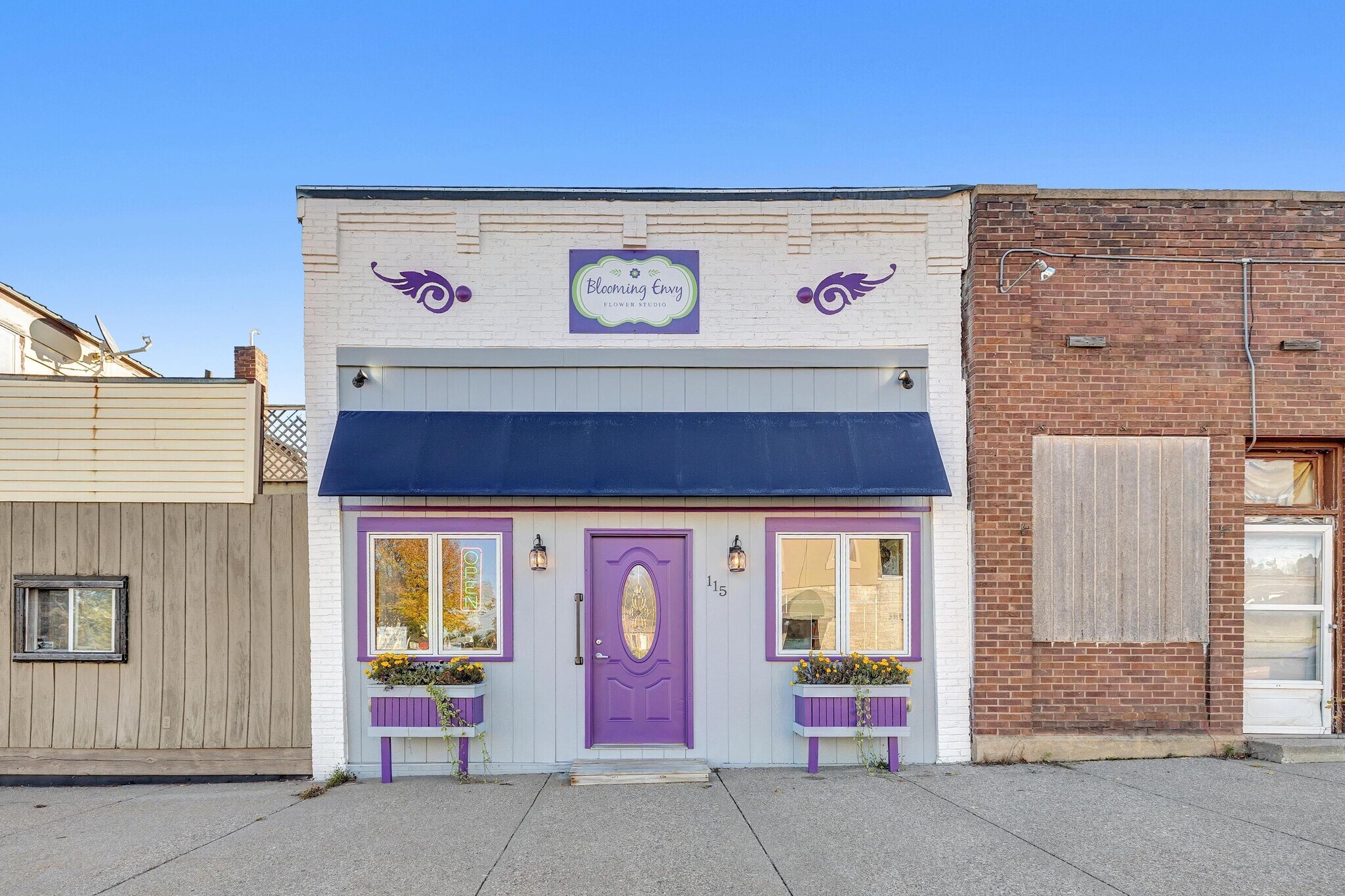 115 S Main St, Iola, WI 54945