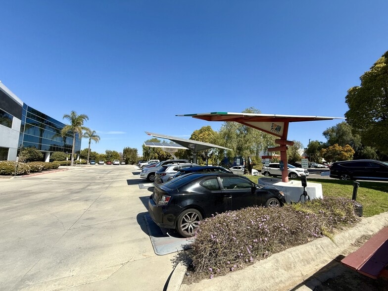 5660 Eastgate Dr, San Diego, CA for lease - Building Photo - Image 3 of 5
