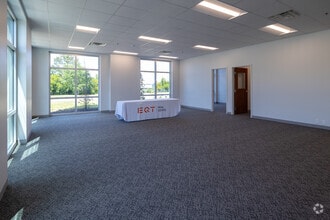 2983 Faye Rd, Jacksonville, FL for lease Interior Photo- Image 2 of 14