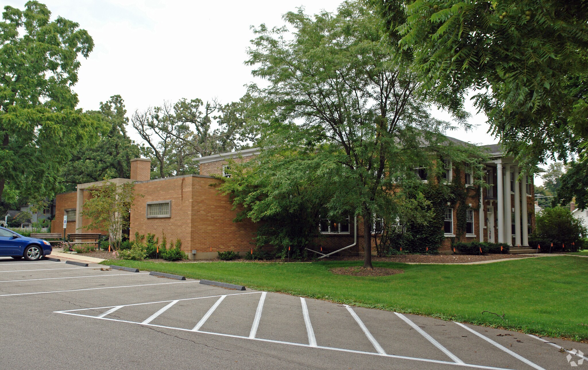 406 W Woodstock St, Crystal Lake, IL for sale Primary Photo- Image 1 of 1