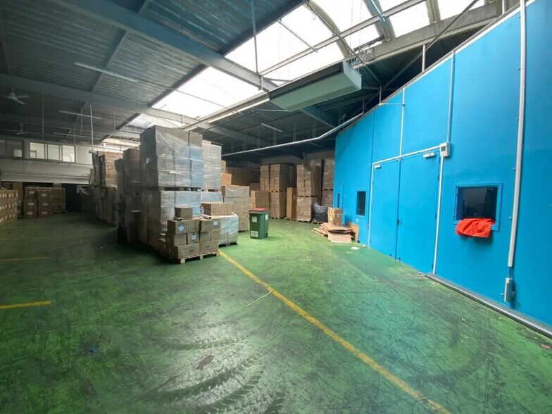 Flex in Montreuil for lease - Building Photo - Image 2 of 7