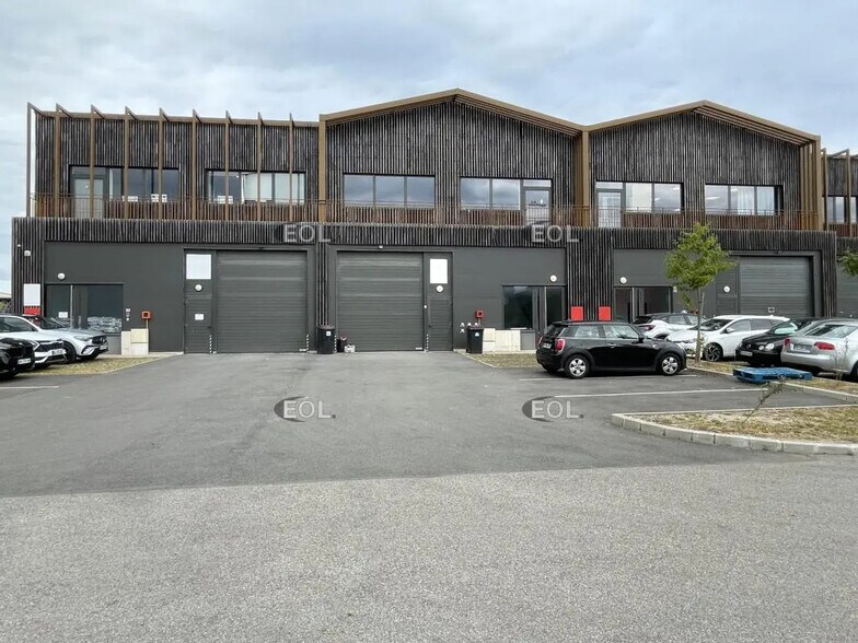 Flex in Cormeilles-en-Parisis for lease - Building Photo - Image 1 of 6
