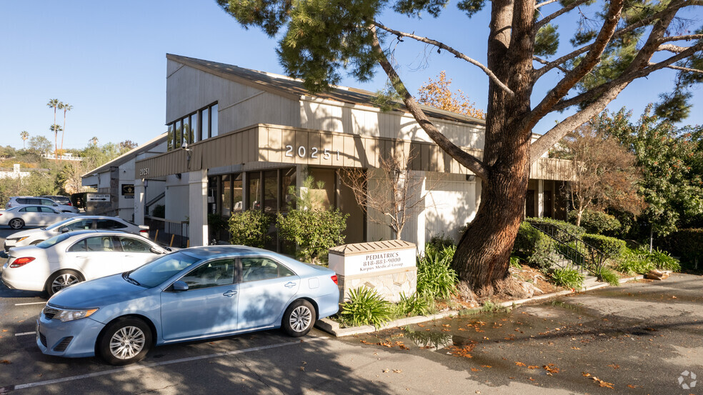 20301 Ventura Blvd, Woodland Hills, CA for lease - Building Photo - Image 2 of 5