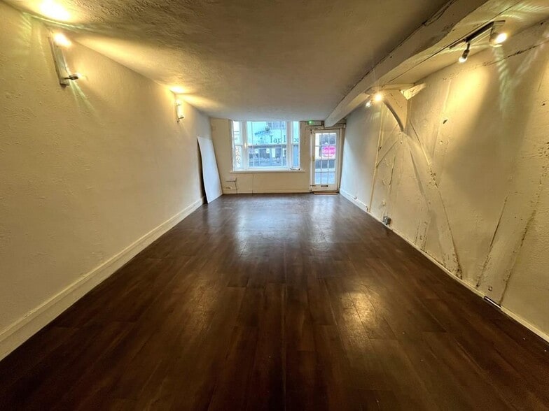 1-3 High St, Maldon for lease - Interior Photo - Image 3 of 8
