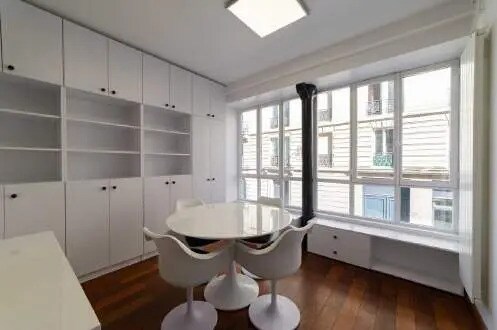 Office in Paris for lease - Interior Photo - Image 2 of 6