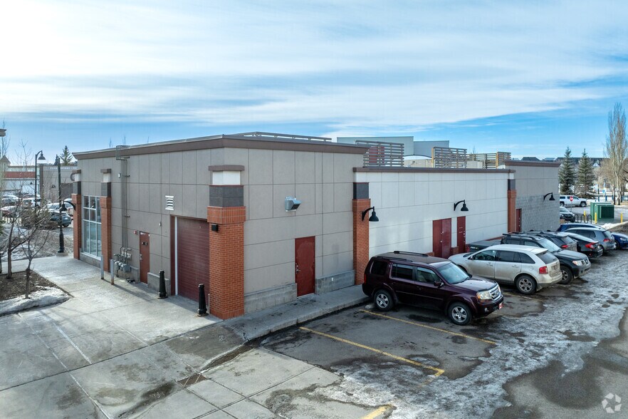 11 McKenzie Towne Ave SE, Calgary, AB for lease - Building Photo - Image 2 of 3