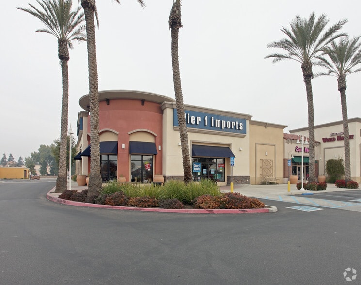 4016-4022 S Mooney Blvd, Visalia, CA for sale - Building Photo - Image 2 of 9