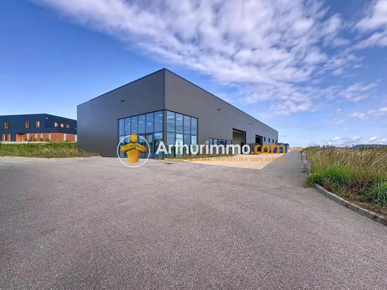 483 Rue Rene Descartes, Vaulx-Milieu for sale - Building Photo - Image 1 of 16