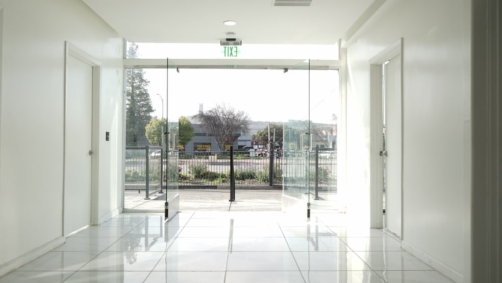 2828 Monterey Hwy, San Jose, CA for lease - Interior Photo - Image 3 of 14