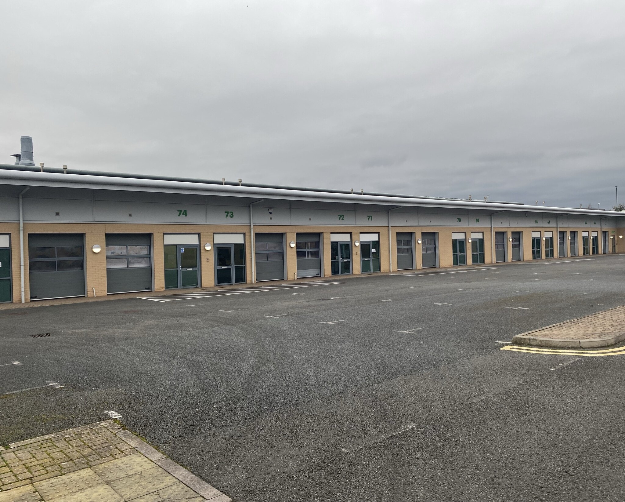 1-75 Oakfield Close, Tewkesbury for lease Building Photo- Image 1 of 14