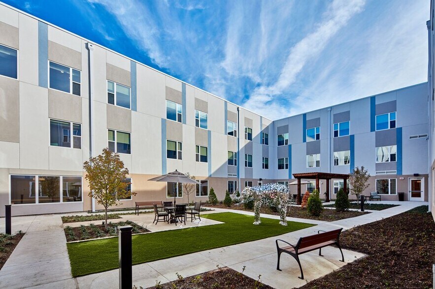 8130 Meadow Rd, Dallas, TX 75231 Office/Medical for Lease