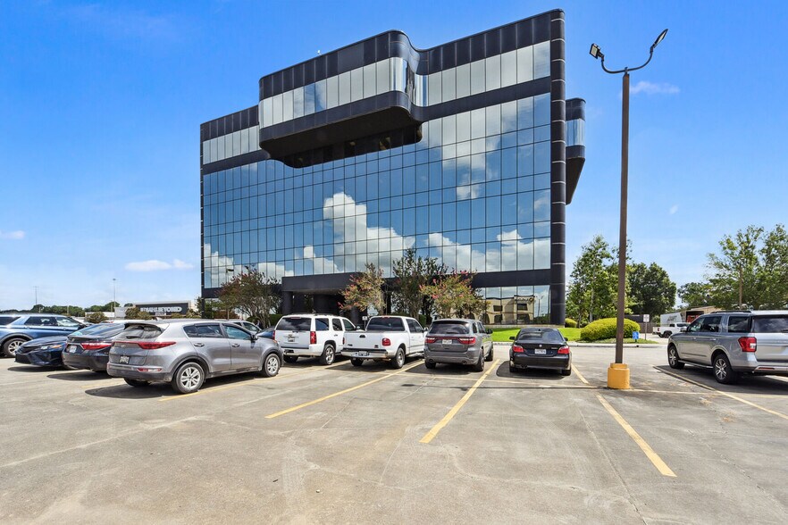 3639 Ambassador Caffery Pky, Lafayette, LA 70503 Ambassador Tower