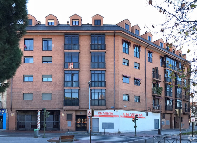 Multifamily in Alcorcón, Madrid for sale - Primary Photo - Image 1 of 2