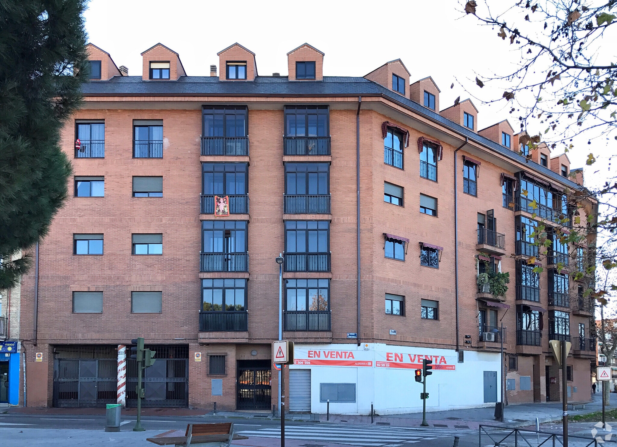 Multifamily in Alcorcón, Madrid for sale Primary Photo- Image 1 of 3